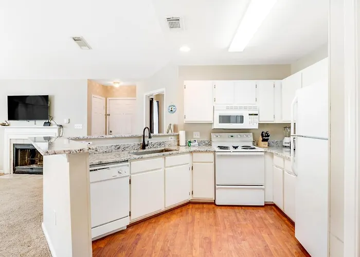 Colony Club M8 - Pelican Perch Apartment *