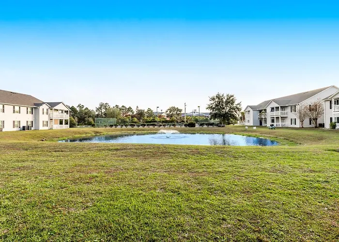 Colony Club M8 - Pelican Perch *